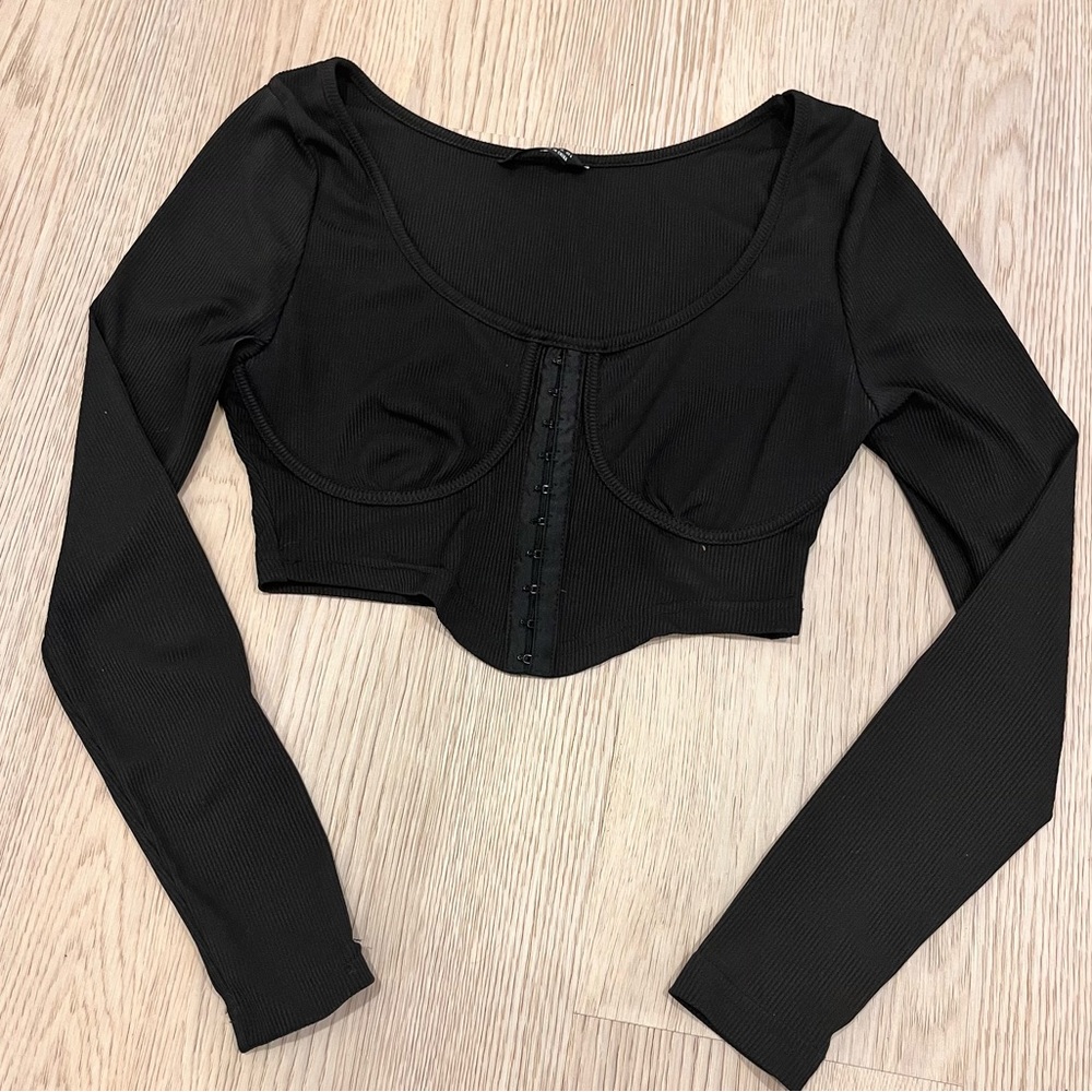Black Long Sleeve- Front hooked ribbed crop top